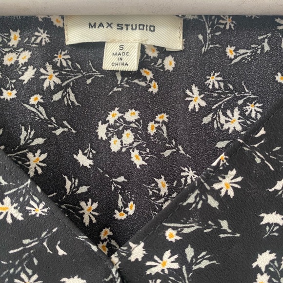 Max studio, black, surplice crêpe longsleeved blouse, top, size S - Picture 2 of 3